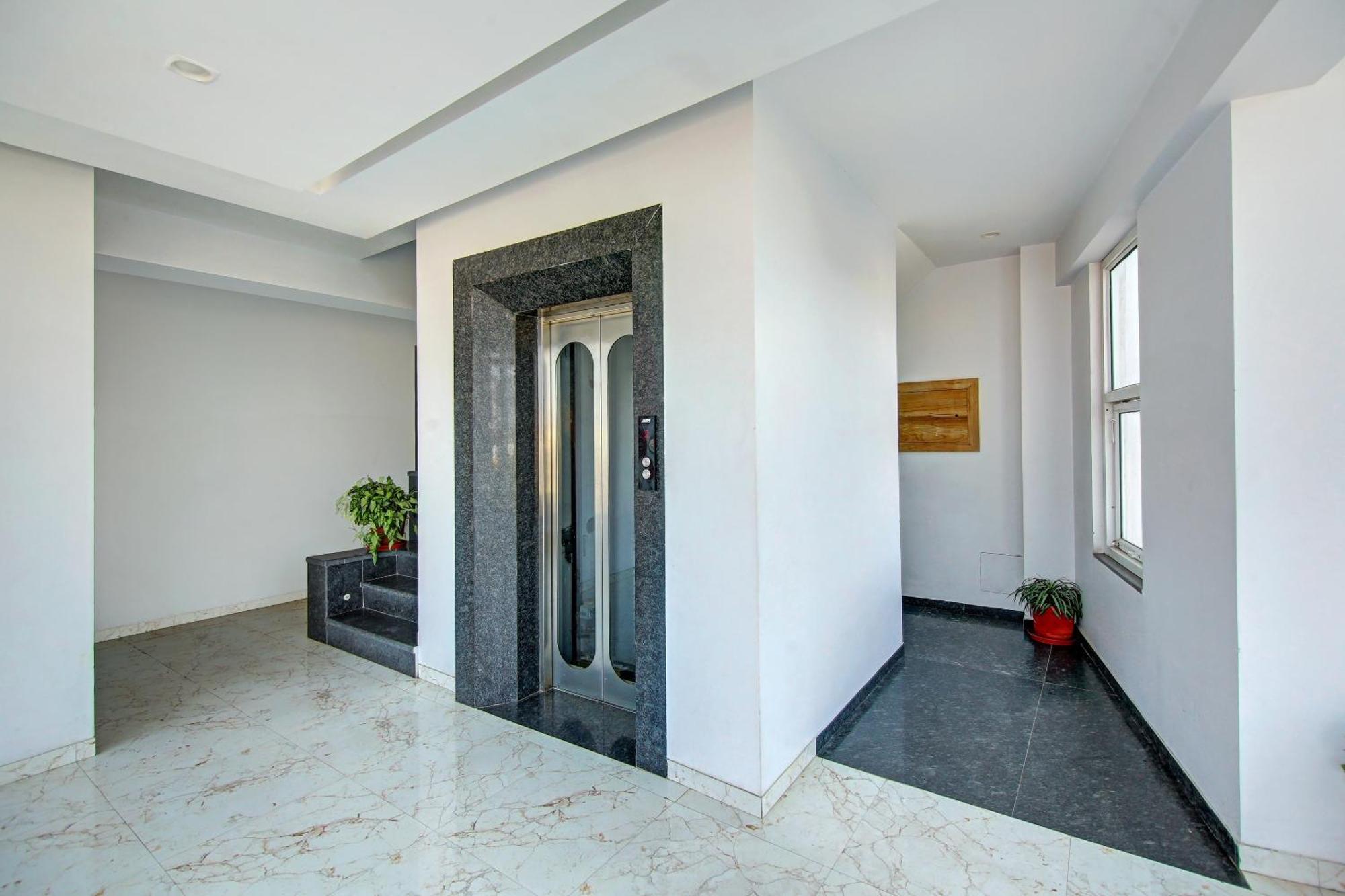 Super Townhouse Geetanjali Inn Gurgaon Exterior photo