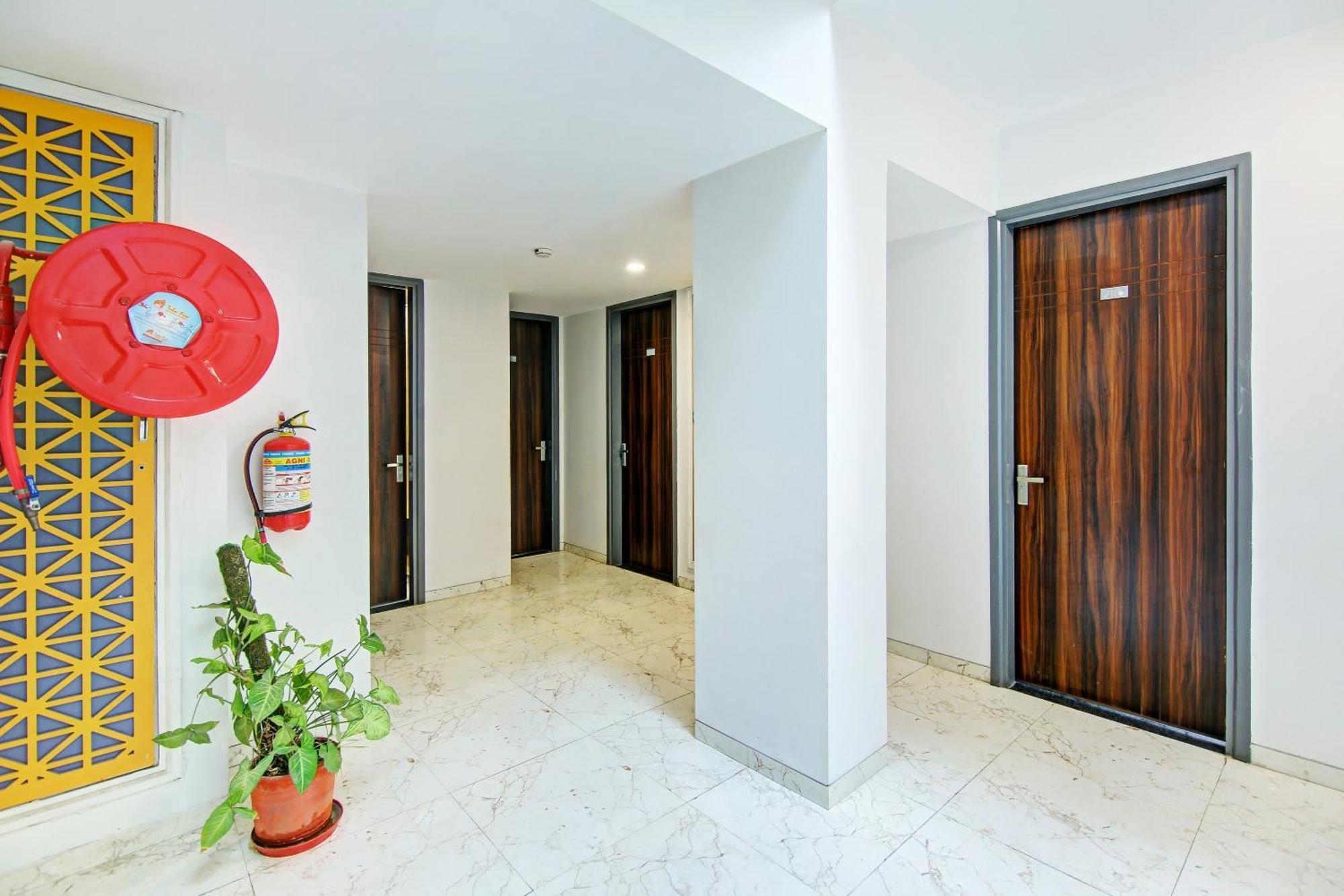 Super Townhouse Geetanjali Inn Gurgaon Exterior photo