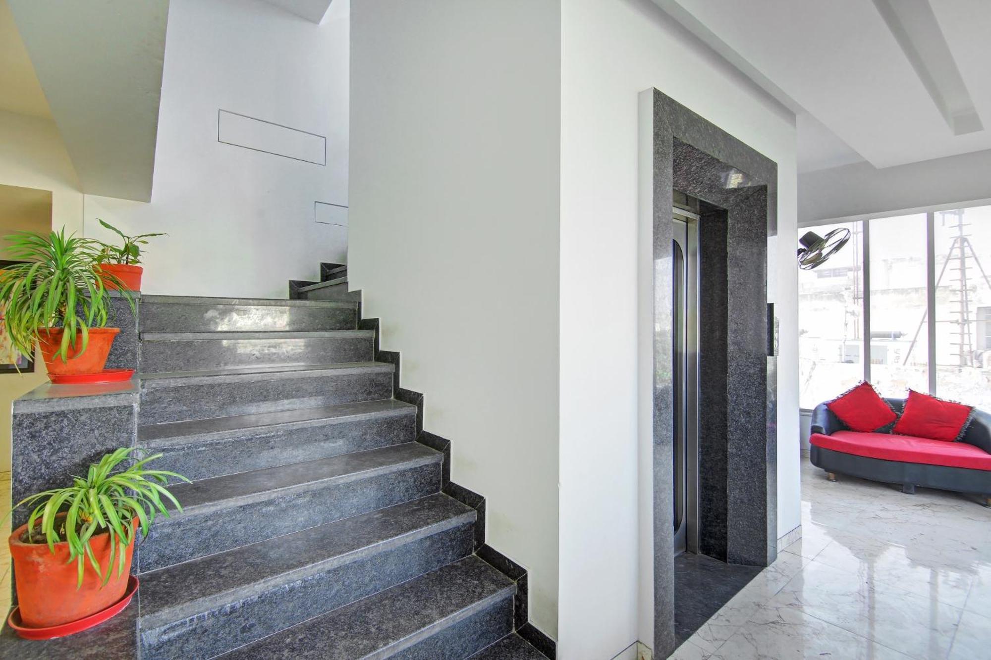 Super Townhouse Geetanjali Inn Gurgaon Exterior photo